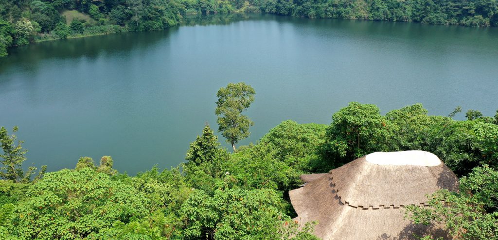 A closer view of crater lake in the neighborhood of Papaya Lake Lodge. Credit: Papaya Lake Lodge